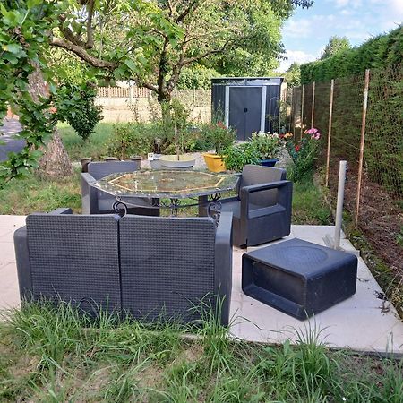 Gite Pavillon Kifadonfe 3 Ch Avec Cour Et Jardin Clos Villa Saint-Germain-Lembron Buitenkant foto