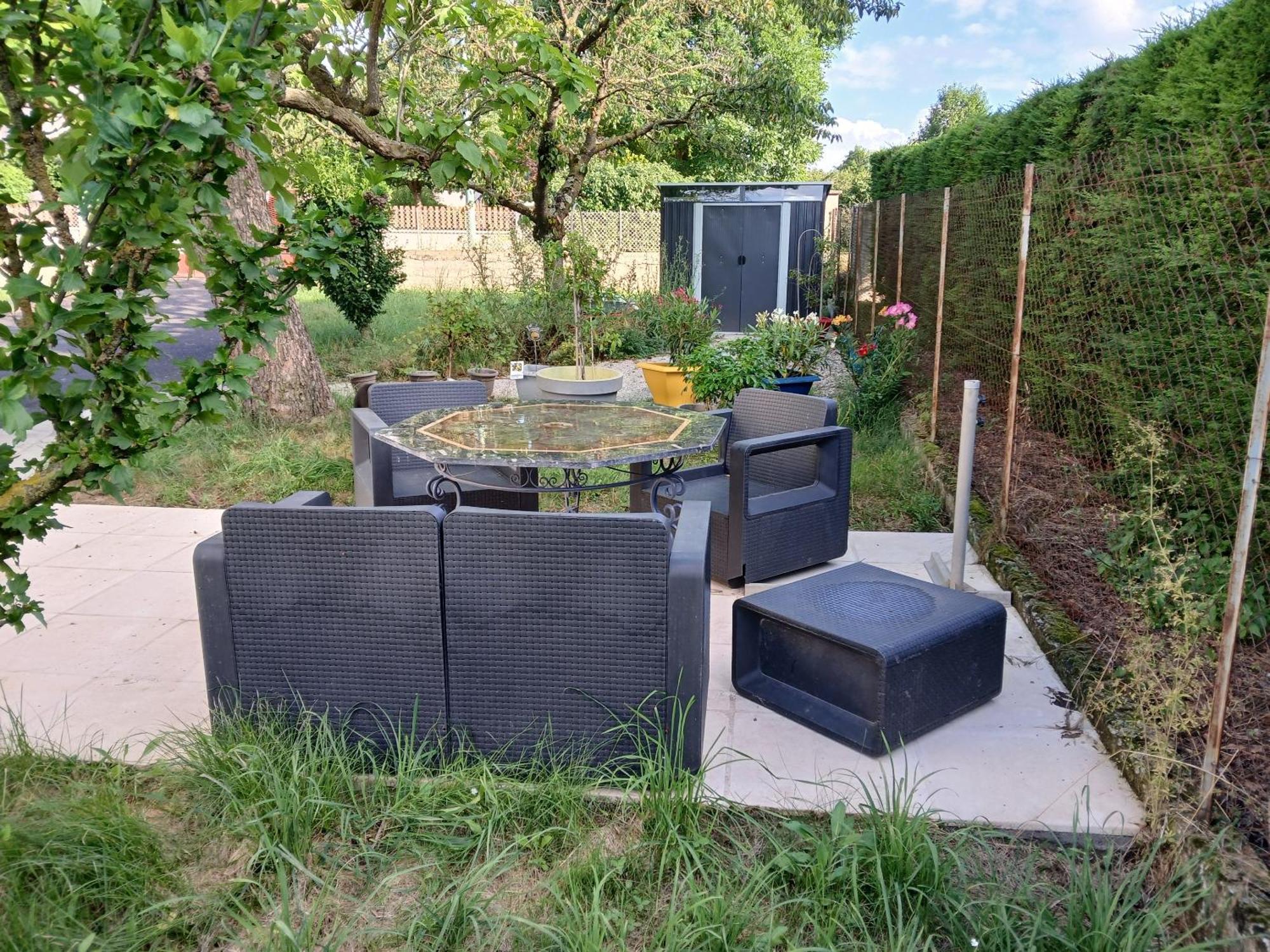 Gite Pavillon Kifadonfe 3 Ch Avec Cour Et Jardin Clos Villa Saint-Germain-Lembron Buitenkant foto